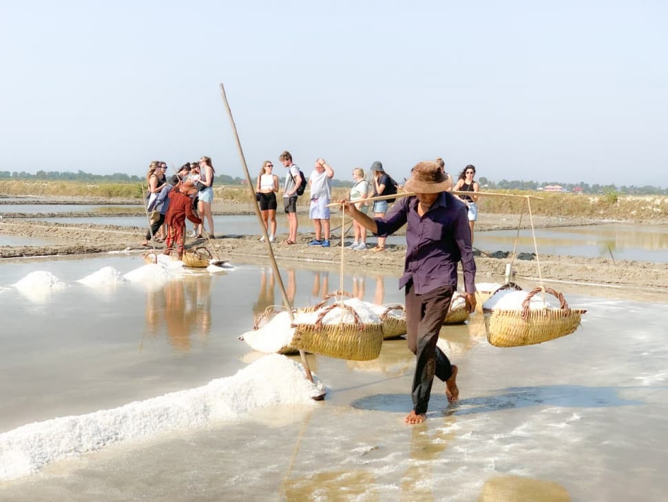 វាលស្រែអំបិលមួយនៅខេត្តកំពត នឹងក្លាយជាតំបន់ទេសចរណ៍ថ្មី ដោយស្ថិតនៅក្បែរក្រុង និងជាប់តំបន់ឆ្នេរកម្សាន្តកោះស្មៅ - Copy